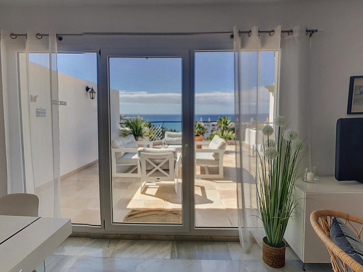Frontline Beach Penthouse In Mi Capricho Sitio de Calahonda Kültér fotó
