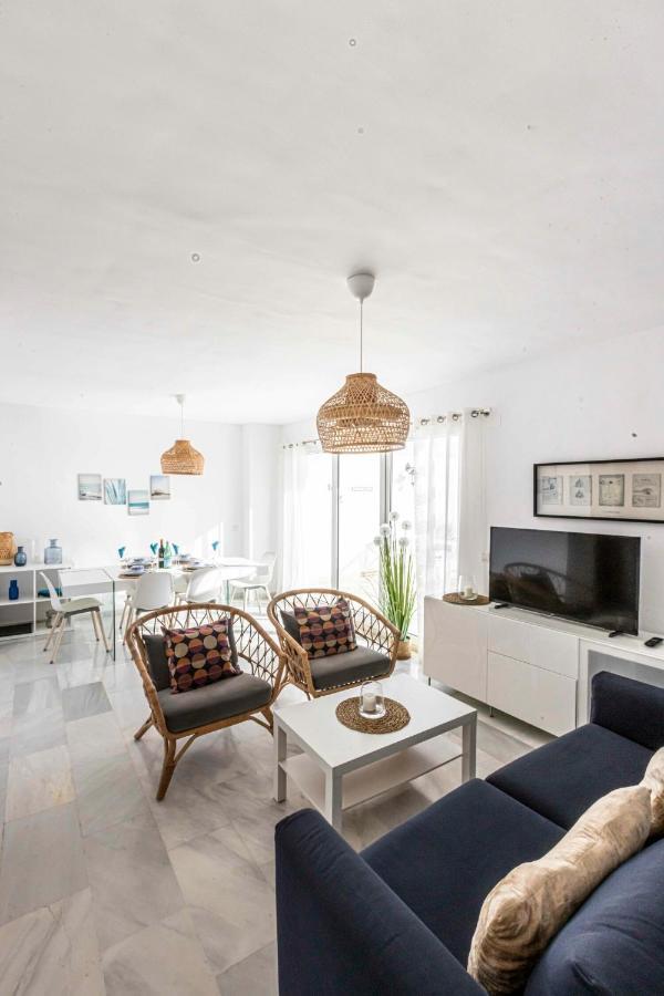 Frontline Beach Penthouse In Mi Capricho Sitio de Calahonda Kültér fotó
