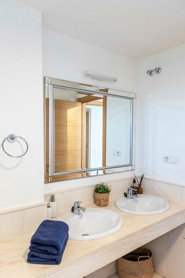 Frontline Beach Penthouse In Mi Capricho Sitio de Calahonda Kültér fotó